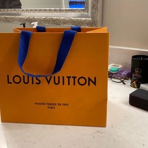 Louis Vuitton shopping bag 💼